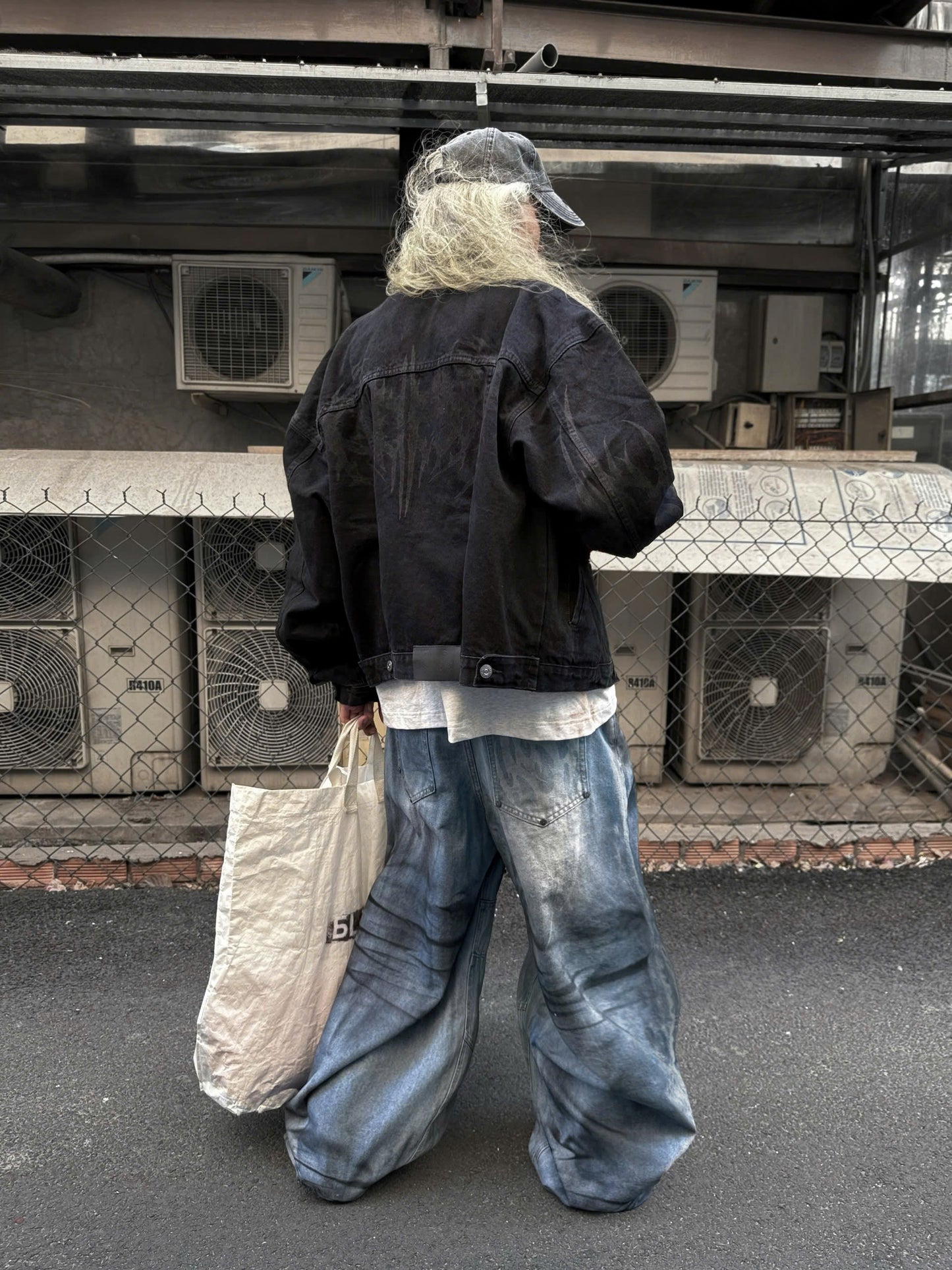 Dirty light blue baggy jean